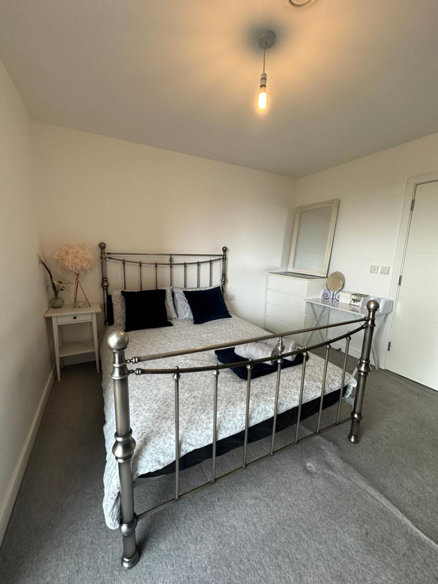 Luxury 3 Bedroom Flat In Stratford, ลอนดอน ภายนอก รูปภาพ