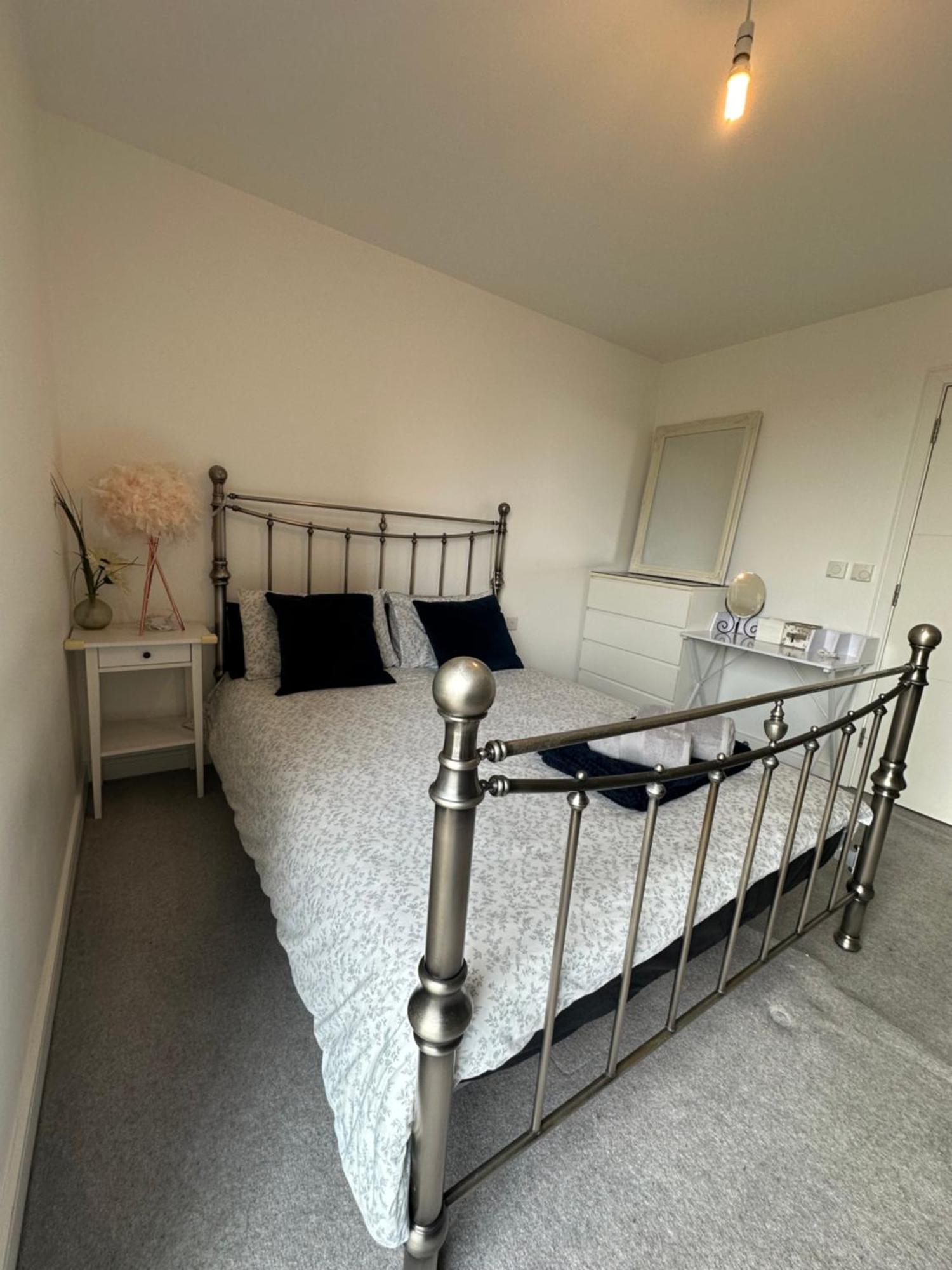 Luxury 3 Bedroom Flat In Stratford, ลอนดอน ภายนอก รูปภาพ