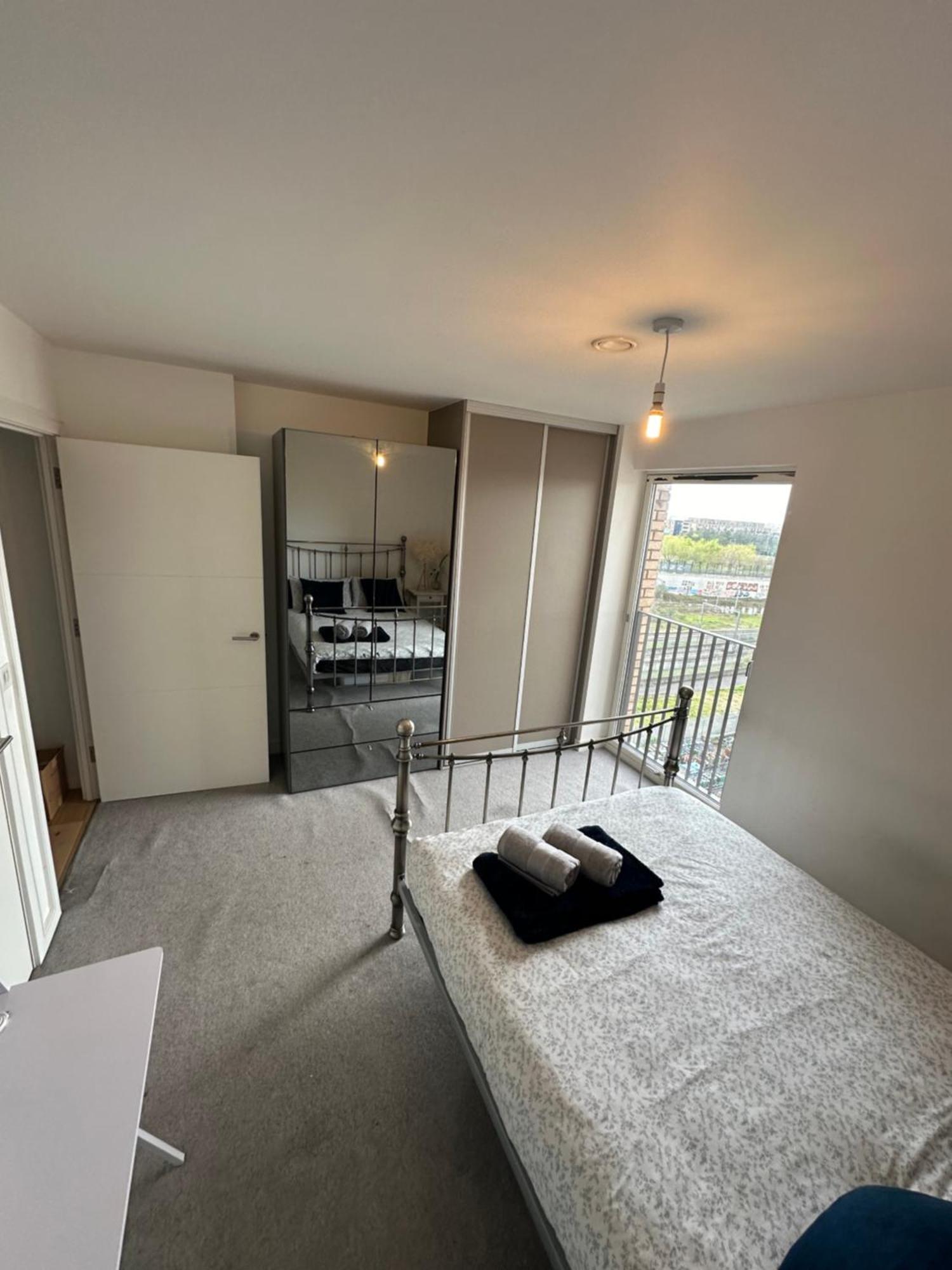 Luxury 3 Bedroom Flat In Stratford, ลอนดอน ภายนอก รูปภาพ